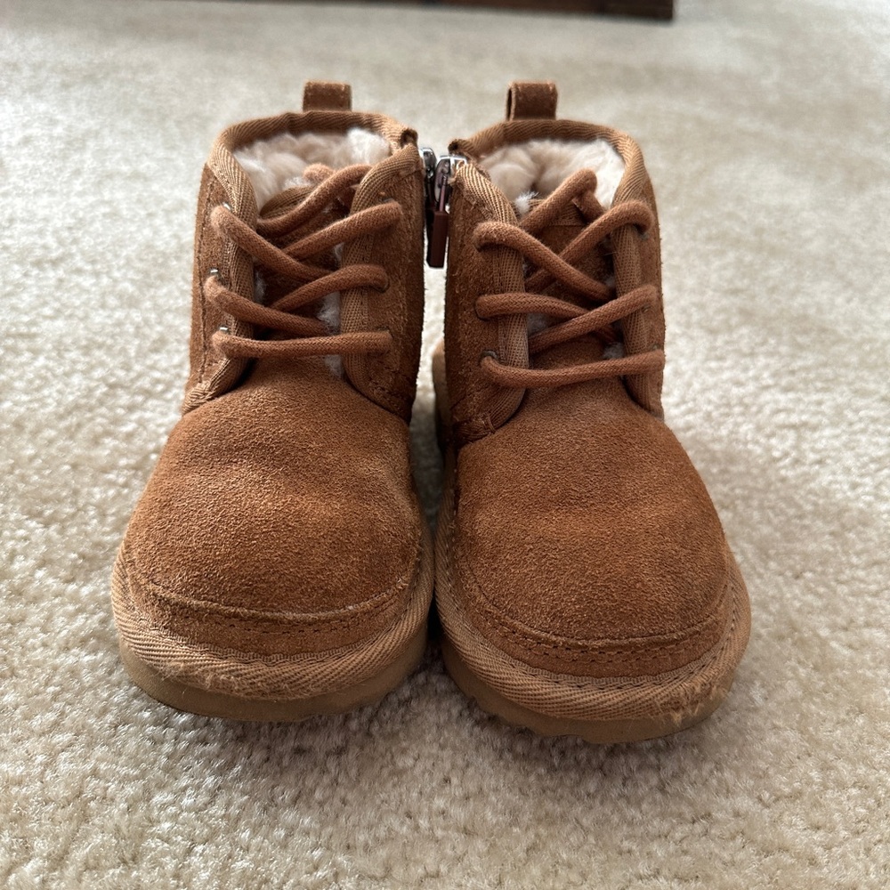 Toddler UGG boots - Picture 2 of 5